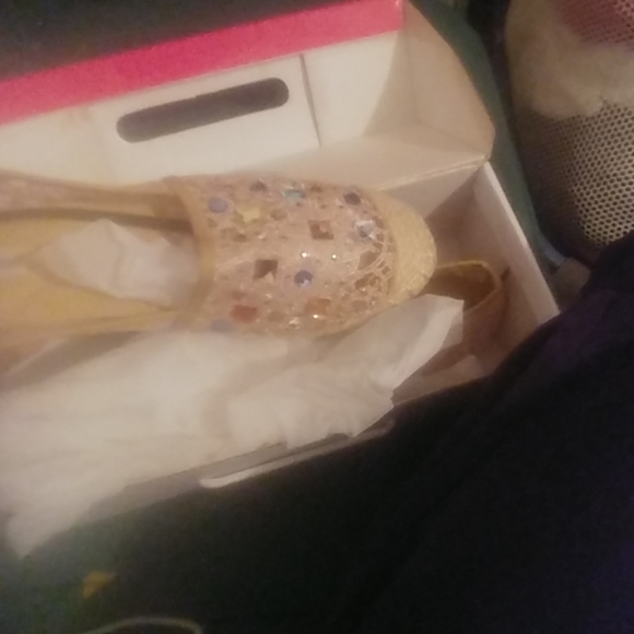 Flops - Picture 2 of 3